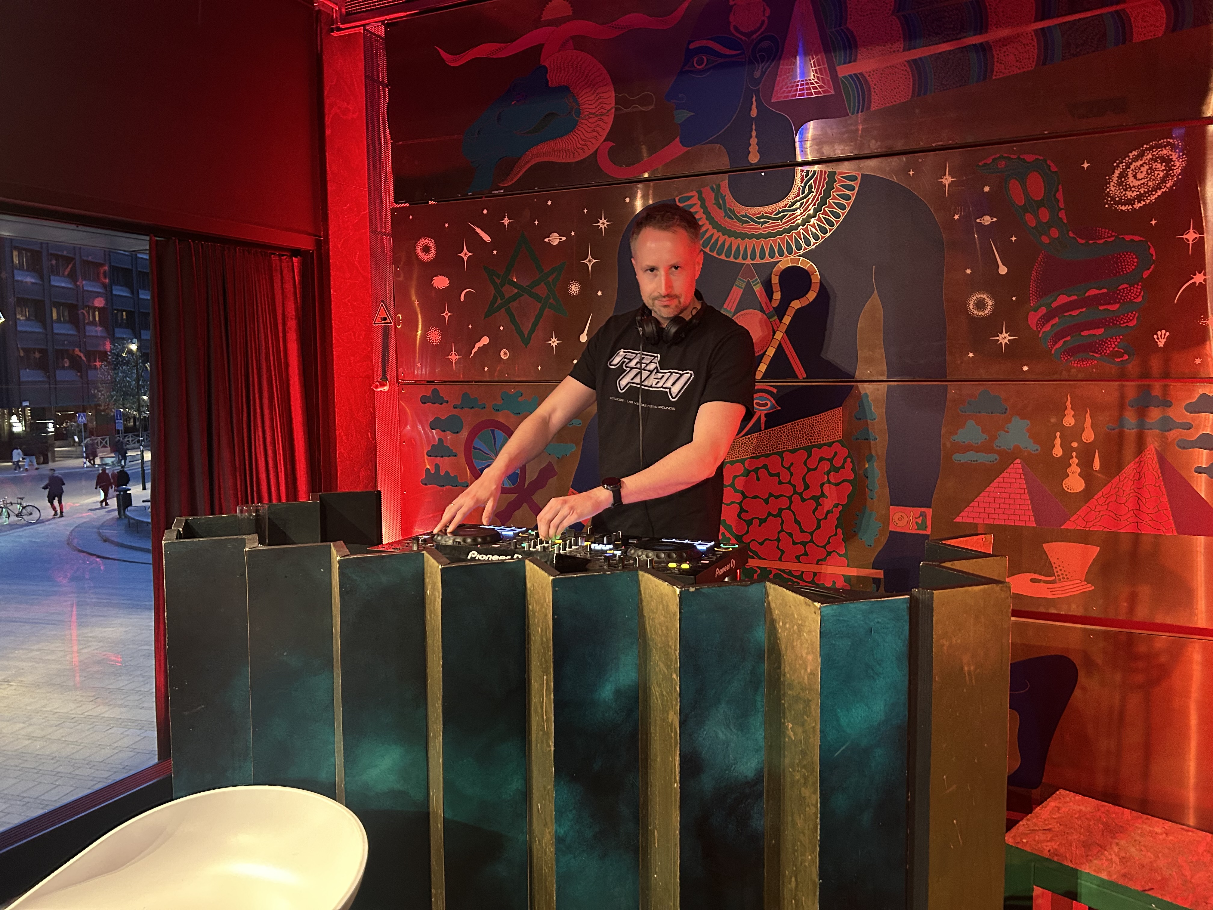 dj haakon